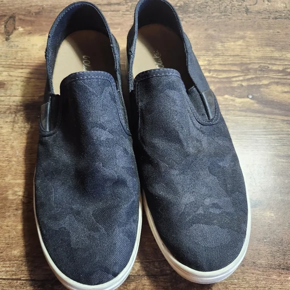 Olakai Casual Black Slip-On Shoes - Picture 2 of 4